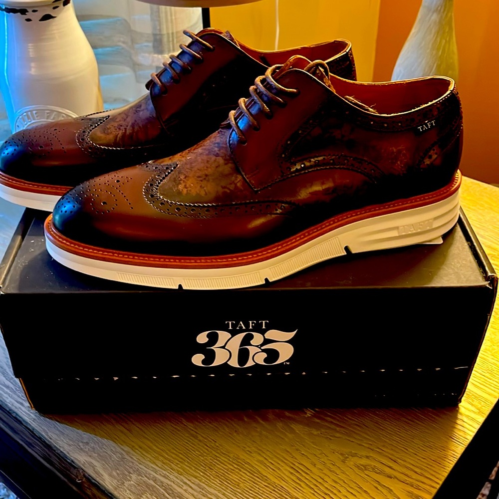 Men’s New With Box Taft Dress Shoe Size 9.